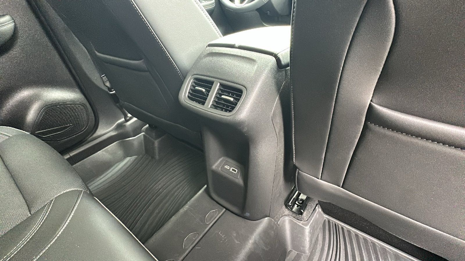 Used 2023 Buick Envision Essence AWD/4WD image 25