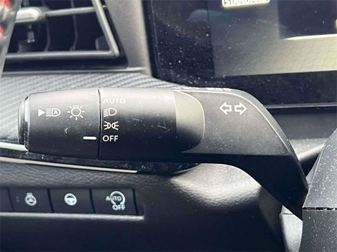 Used 2025 Nissan Kicks SR w/ SR Premium Package image 22