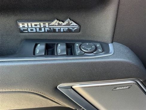 Used 2025 Chevrolet Silverado 1500 High Country w/ Z71 Off-Road Package AWD/4WD image 17