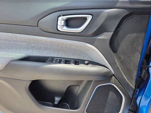 Used 2022 Jeep Compass Latitude FWD image 21