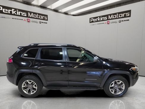 Used 2019 Jeep Cherokee Trailhawk AWD/4WD image 6