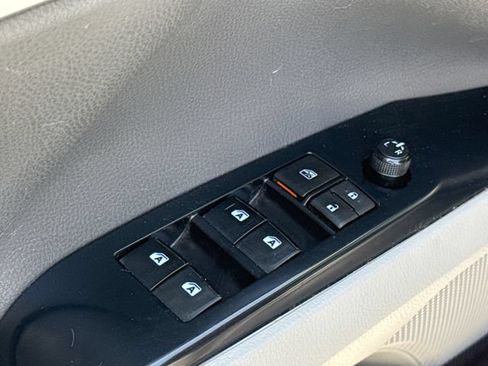 Used 2018 Toyota Camry LE FWD image 19