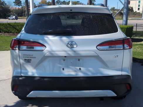 Used 2022 Toyota Corolla Cross LE w/ Moonroof Package image 9