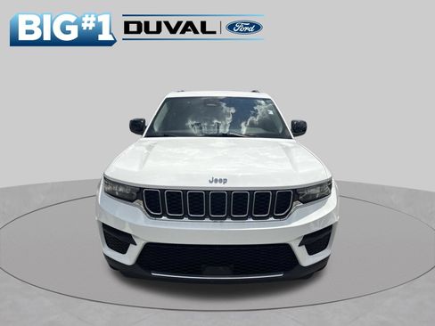 Used 2023 Jeep Grand Cherokee Laredo RWD image 5