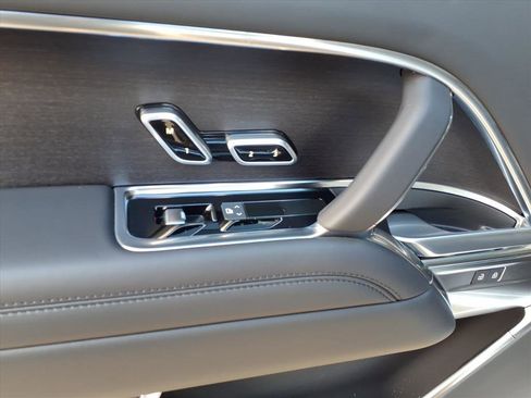 Used 2025 Land Rover Range Rover Long Wheelbase SE image 15