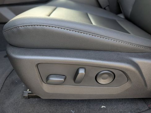 New 2025 Chevrolet Colorado LT w/ LT Convenience Package image 30