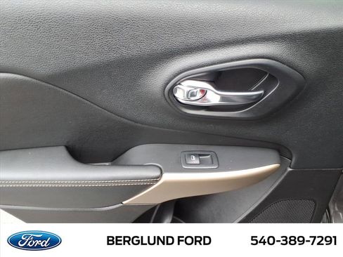 Used 2018 Jeep Cherokee Latitude w/ Altitude Package image 35