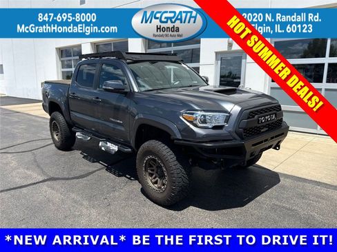 Used 2022 Toyota Tacoma TRD Sport AWD/4WD image 1