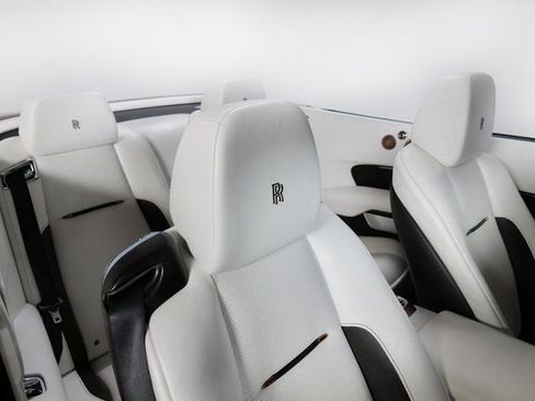 Used 2018 Rolls-Royce Dawn image 25