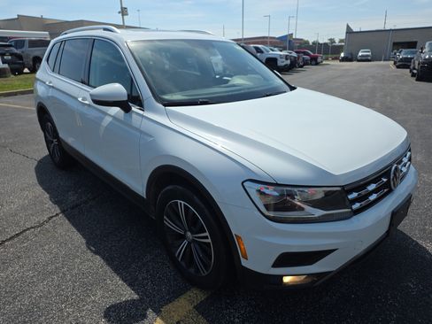 Used 2018 Volkswagen Tiguan SEL FWD image 2