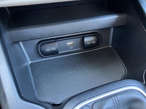 Used 2025 Kia Soul LX w/ LX Technology Package FWD image 22