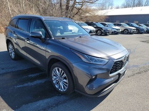 Used 2023 Toyota Highlander Platinum AWD/4WD image 5