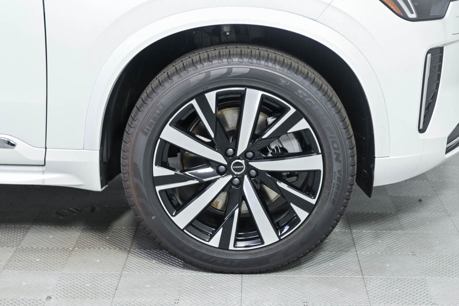 New 2026 Volvo XC90 T8 Core w/ Protection Package Premier AWD/4WD image 37