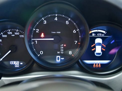 Used 2023 Porsche Macan Base image 30