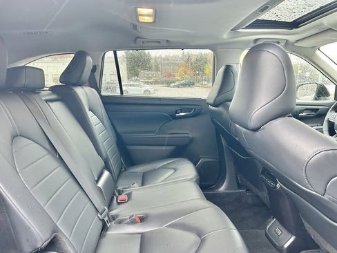 Certified 2024 Toyota Highlander XLE image 15