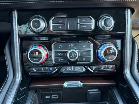 Used 2024 GMC Yukon Denali Ultimate AWD/4WD image 29