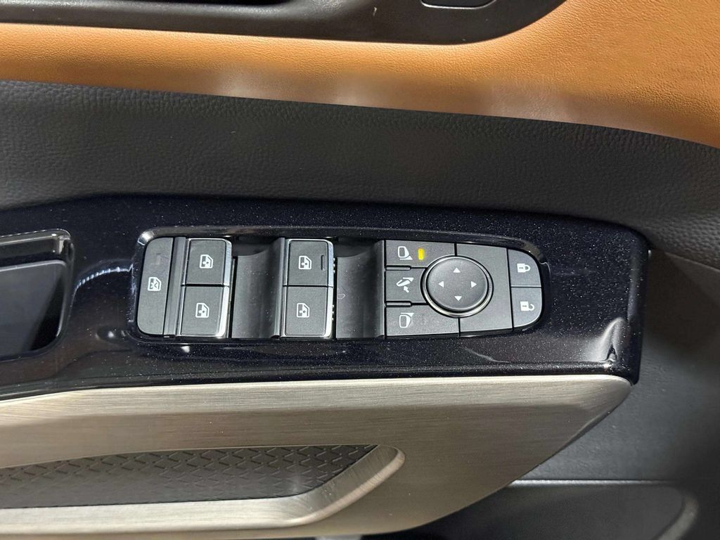 Used 2025 Nissan Pathfinder Platinum w/ Cargo Package AWD/4WD image 21