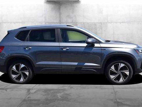 Certified 2023 Volkswagen Taos SE w/ Panoramic Sunroof Package AWD/4WD image 5