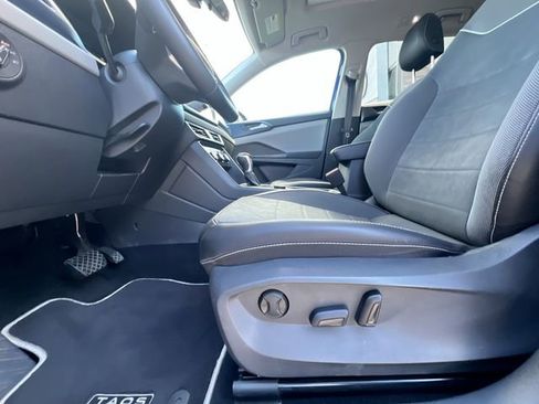 Certified 2023 Volkswagen Taos SE w/ Panoramic Sunroof Package image 12