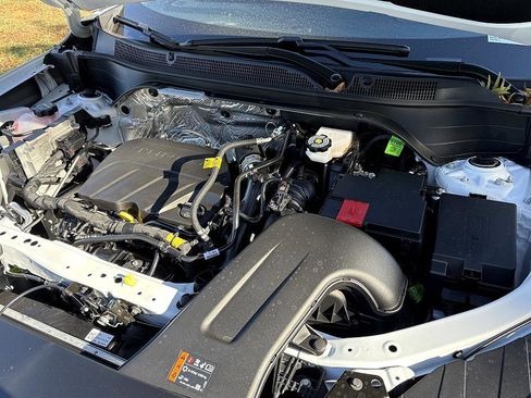 New 2026 Chevrolet Trax RS w/ Sunroof Package image 25