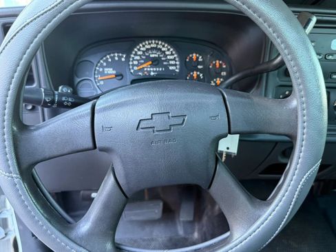 Used 2006 Chevrolet Silverado 2500 W/T image 36
