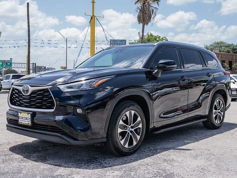 Used 2020 Toyota Highlander XLE FWD image 9
