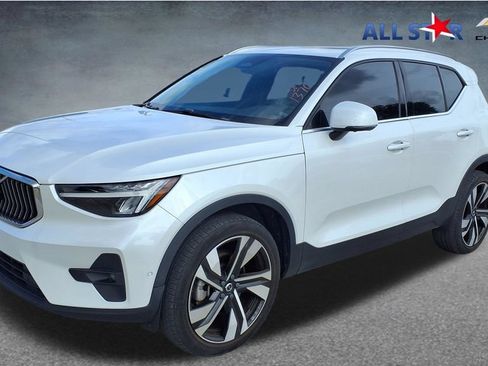 Used 2023 Volvo XC40 B5 Ultimate w/ Protection Package Premier AWD/4WD image 1