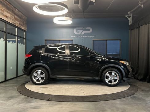 Used 2021 Honda HR-V LX image 2