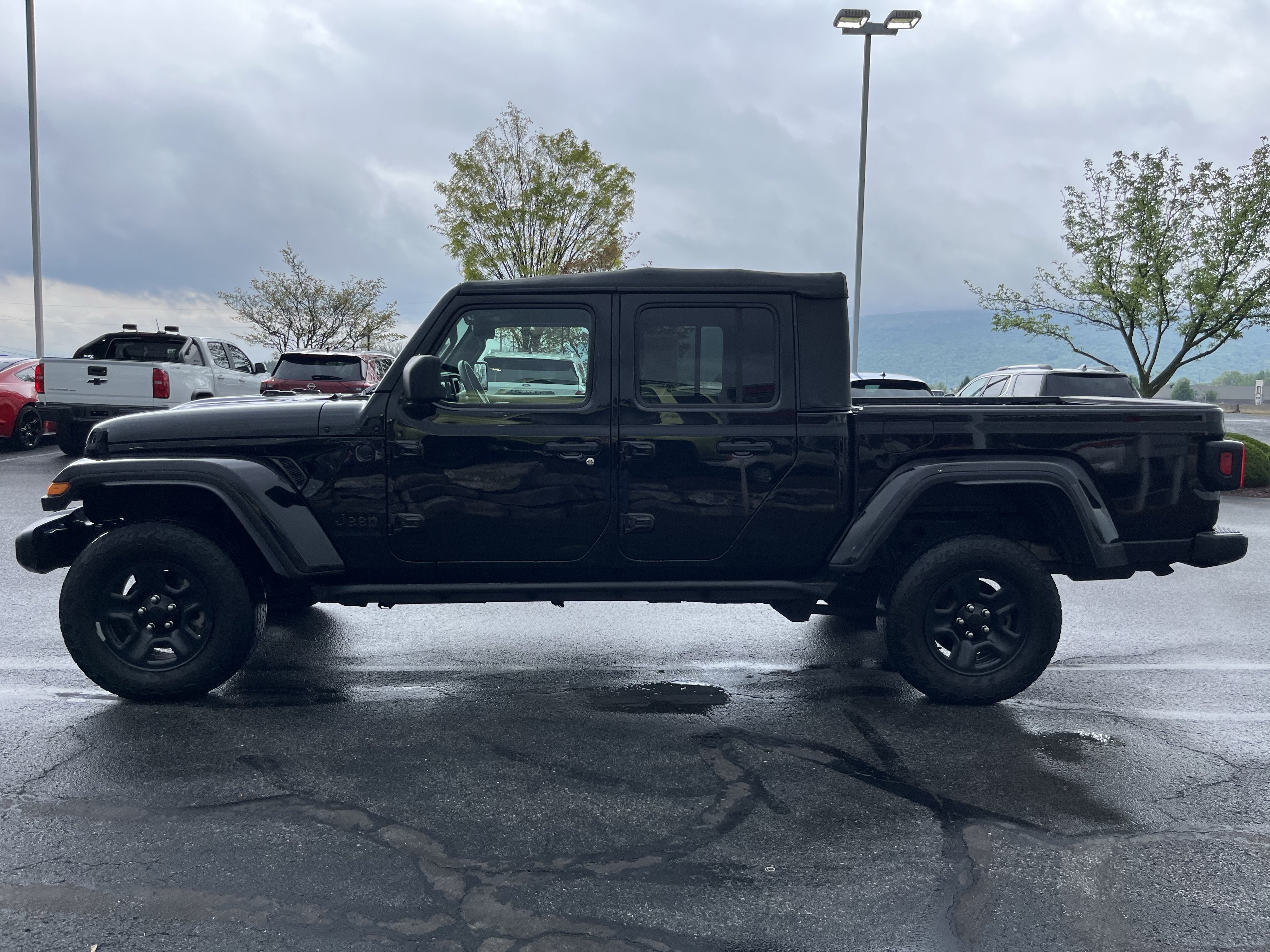 Used 2021 Jeep Gladiator Sport AWD/4WD image 7