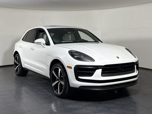 Certified 2023 Porsche Macan AWD/4WD image 9