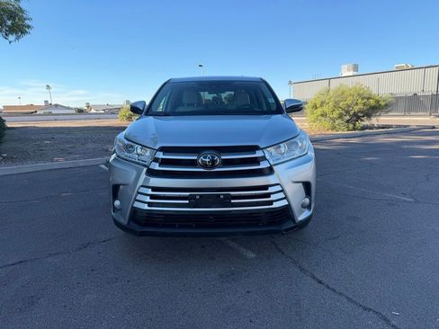Used 2017 Toyota Highlander LE image 3