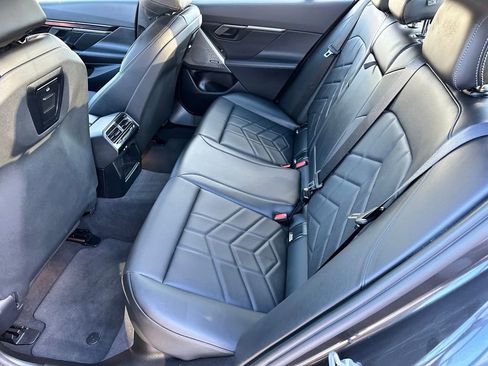 Used 2025 BMW i5 xDrive40 image 11