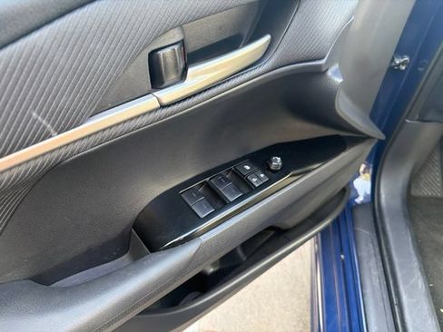 Used 2025 Toyota Camry SE FWD image 4