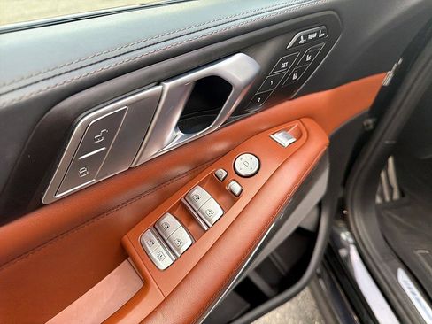 Used 2020 BMW X7 M50i image 10