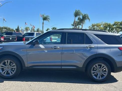 Certified 2022 Ford Explorer XLT w/ Equipment Group 202A AWD/4WD image 7