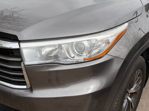 Used 2016 Toyota Highlander XLE AWD/4WD image 3