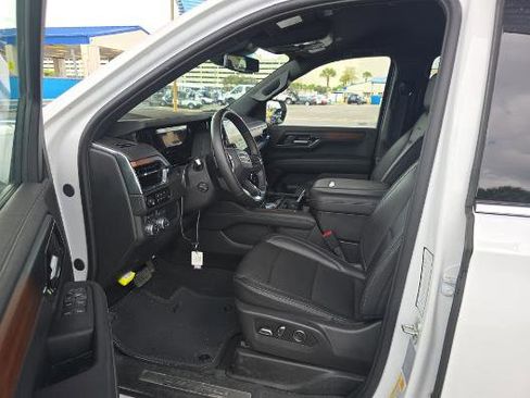 Used 2025 GMC Yukon XL Denali AWD/4WD image 5