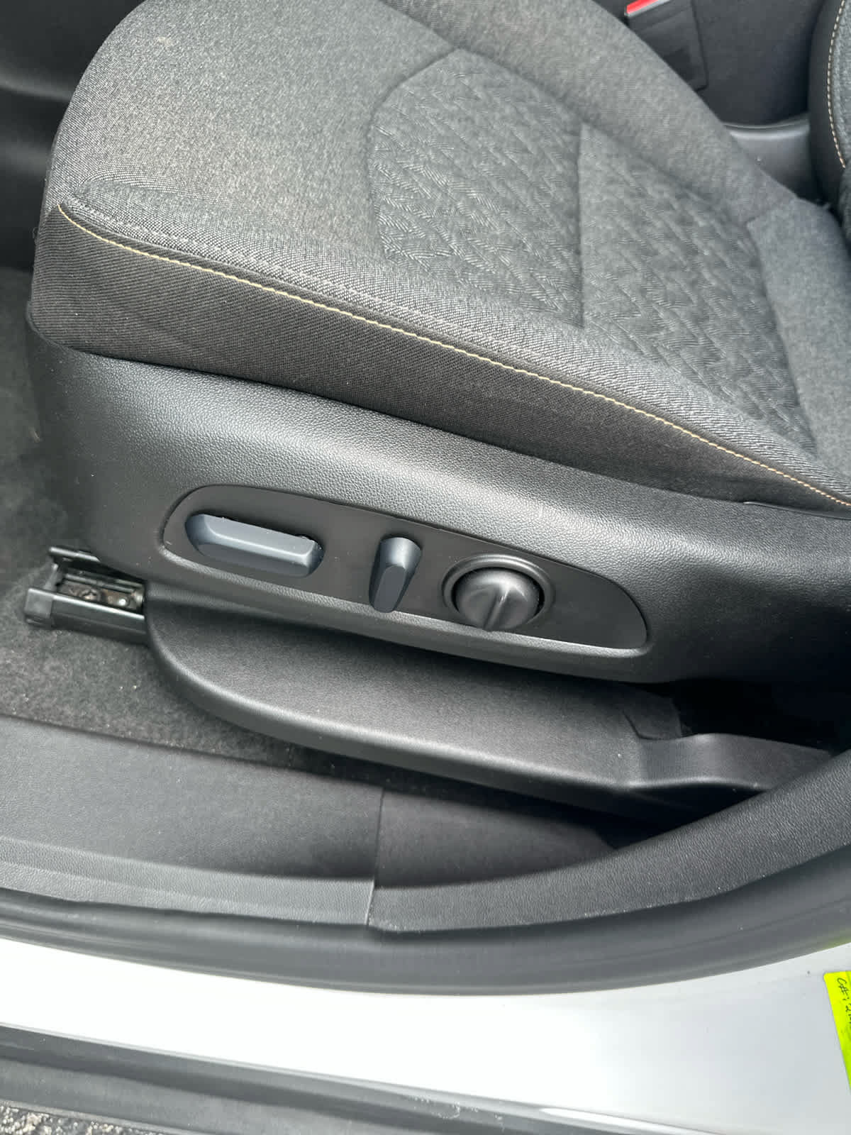Used 2024 Chevrolet Equinox LT FWD image 18
