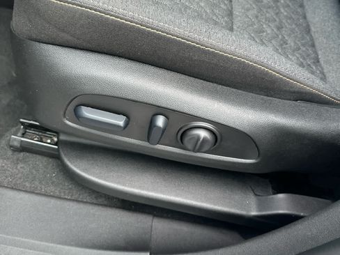 Used 2024 Chevrolet Equinox LT FWD image 18