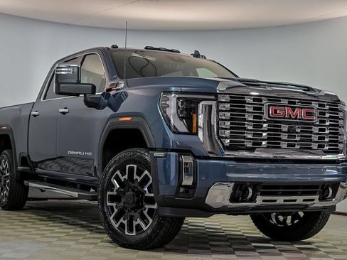 New 2026 GMC Sierra 2500 Denali w/ Denali Reserve Package AWD/4WD image 1