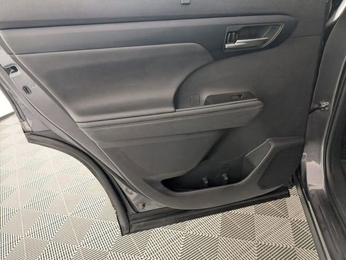 Used 2023 Toyota Highlander XLE image 29