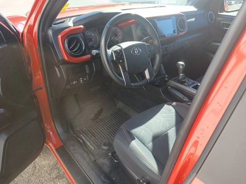 Used 2018 Toyota Tacoma TRD Off-Road image 55