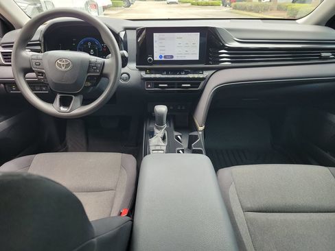 Used 2025 Toyota Camry LE w/ Convenience Package FWD image 13