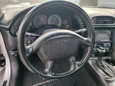 Used 2001 Chevrolet Corvette Convertible w/ Preferred Equipment Group1 RWD image 14
