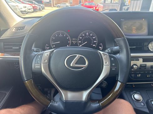 Used 2015 Lexus ES 350 w/ Premium Package FWD image 35