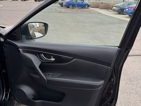 Used 2018 Nissan Rogue SL w/ Premium Package image 18