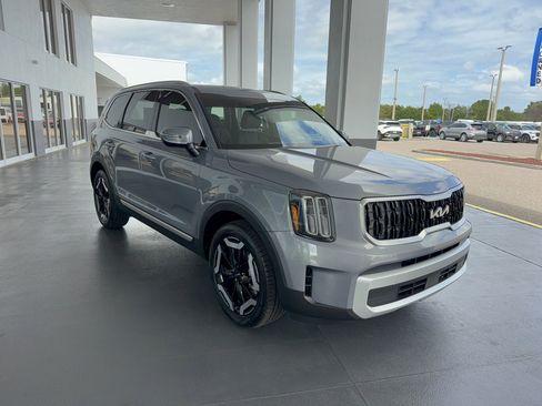 Used 2025 Kia Telluride EX image 4