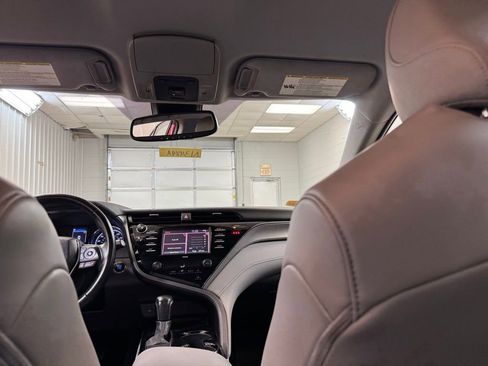 Used 2020 Toyota Camry SE w/ Convenience Package image 19