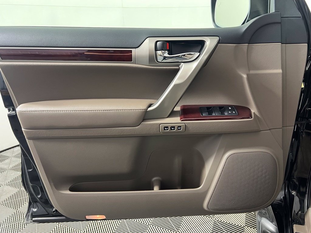 Used 2015 Lexus GX 460 w/ Premium Package AWD/4WD image 18