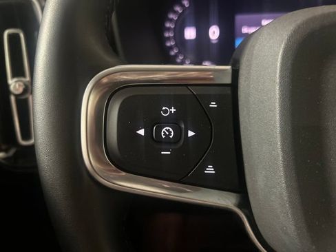 Used 2025 Volvo XC40 B5 Plus AWD/4WD image 19